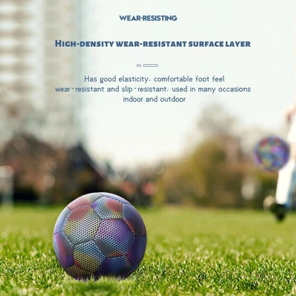 Reflekterende fotball og slitestyrke. Komfortabel fotball å spille med foten. Reflekterende fotball kan benyttes ute- og innendørs.